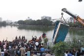 Hindistan’da öğrencileri taşıyan tekne alabora oldu: 14 ölü