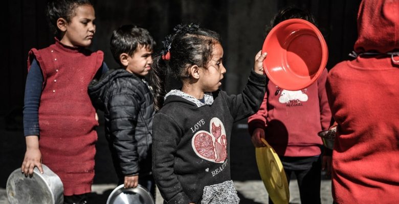 Gazze’ye gıda yardımının ulaştırılamaması halkı çaresiz bıraktı