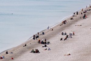 Antalya’da yazdan kalma gün: Sahil doldu taştı